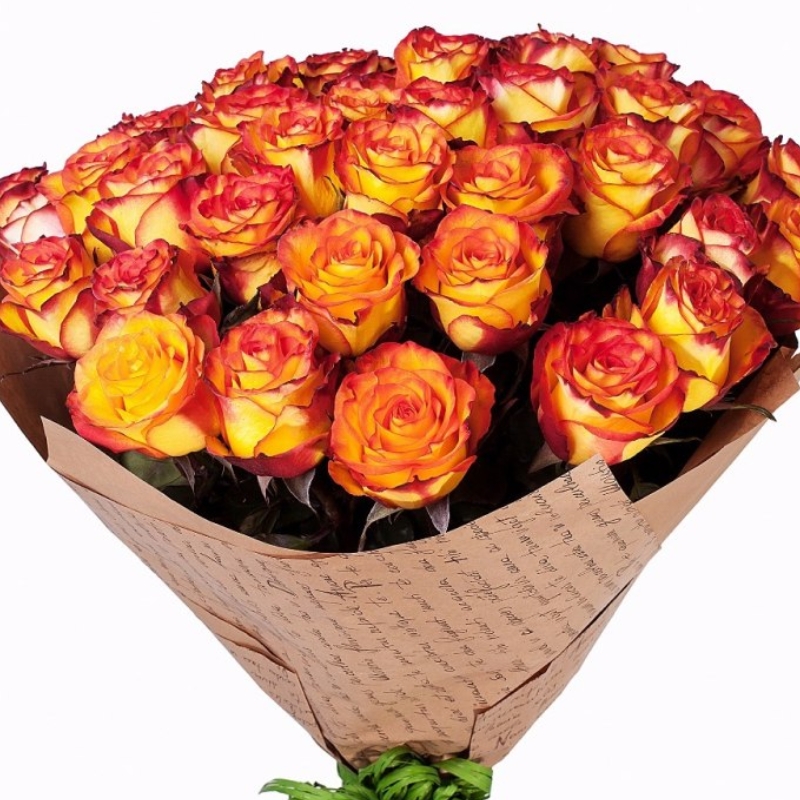 Букет из 31 оранжевой розы в крафте